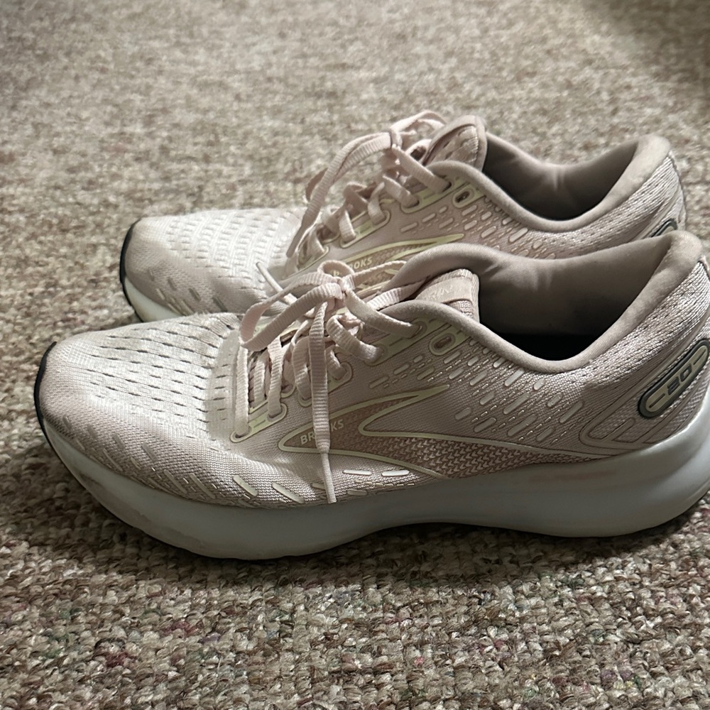 Brooks Women's Athletic Shoes - Light Pink